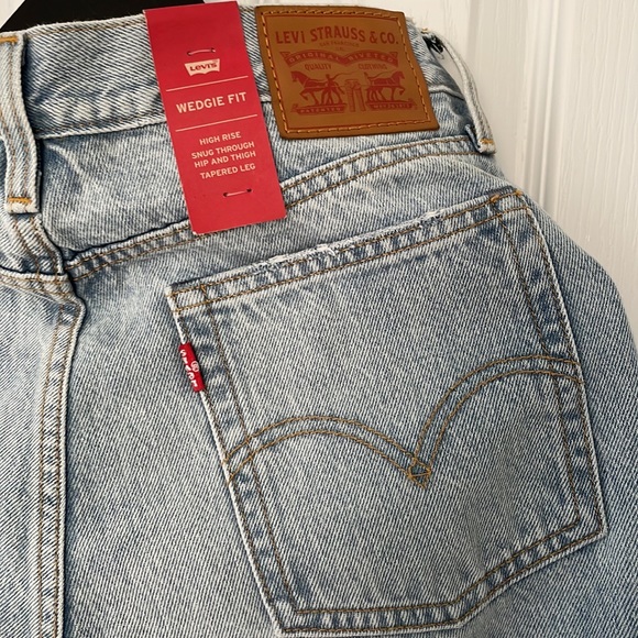 Levi’s wedgie jean - Picture 5 of 10